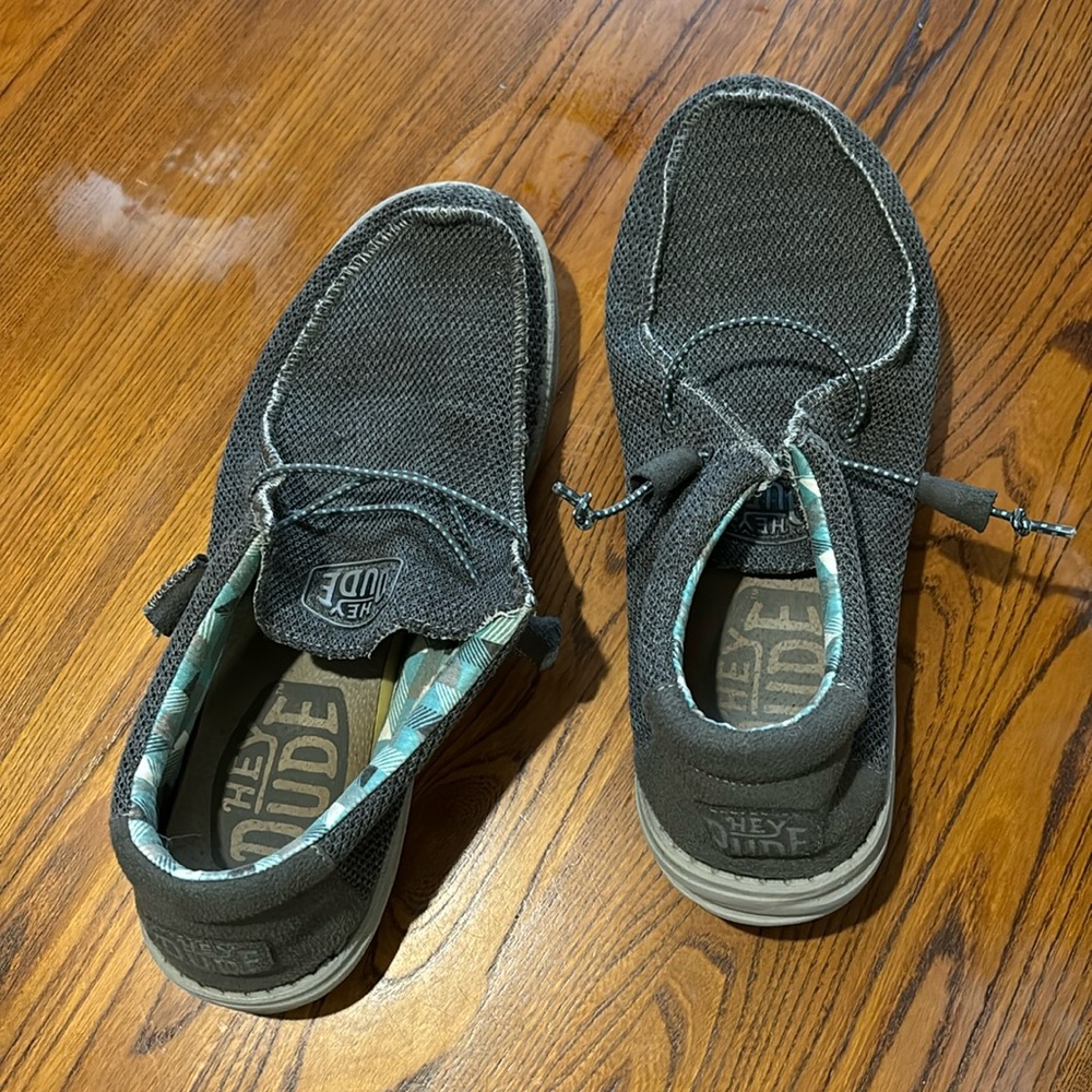 Men’s size 10 Hey Dudes